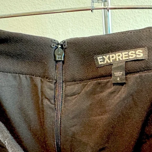 Women’s Express Black Skirt - Picture 3 of 4